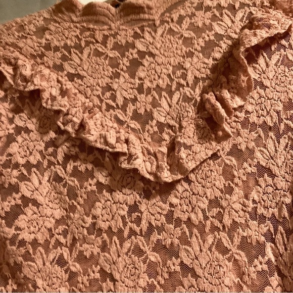 Ambiance lace top- color pink long sleeves - Picture 2 of 9